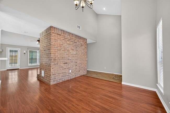 Building Photo - 6107 Howland Ct