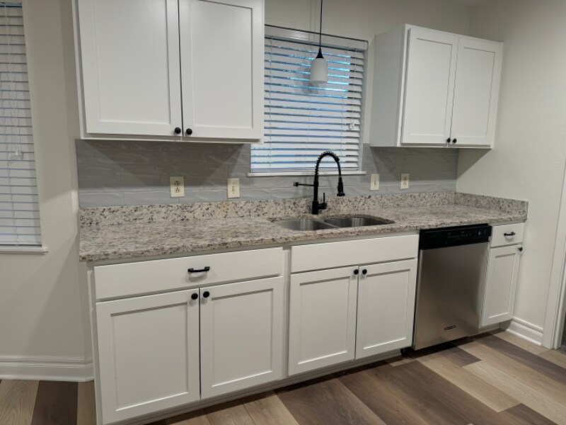 Building Photo - 1302 Blueridge Pkwy