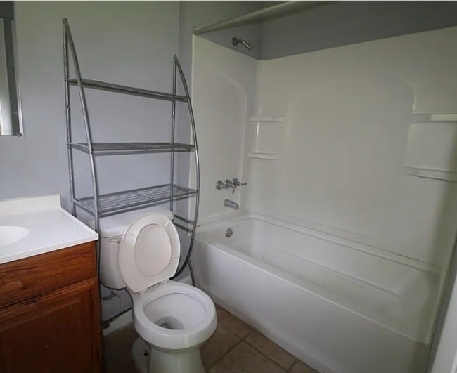 Building Photo - 223 N Edgewood Dr
