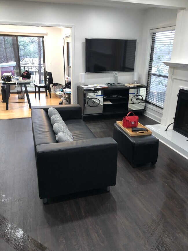 Building Photo - 908 Lismore SE