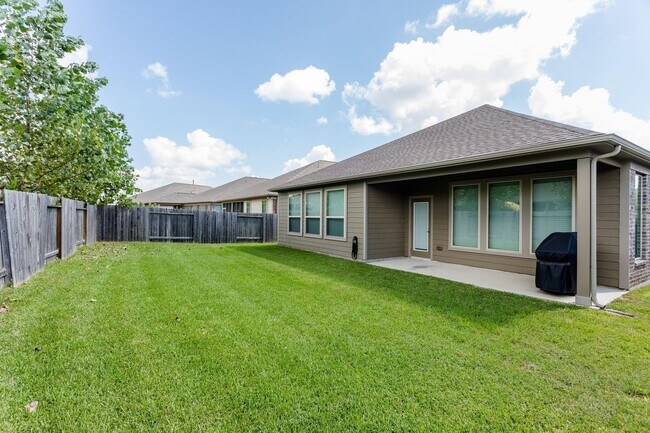 Building Photo - 4423 Hidden Oaks Wy