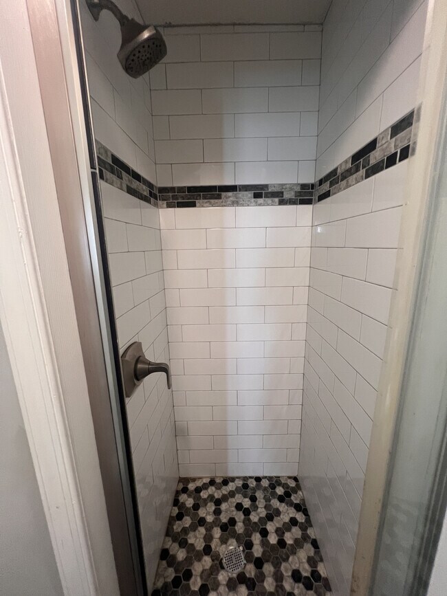 Building Photo - 804 N 16th St