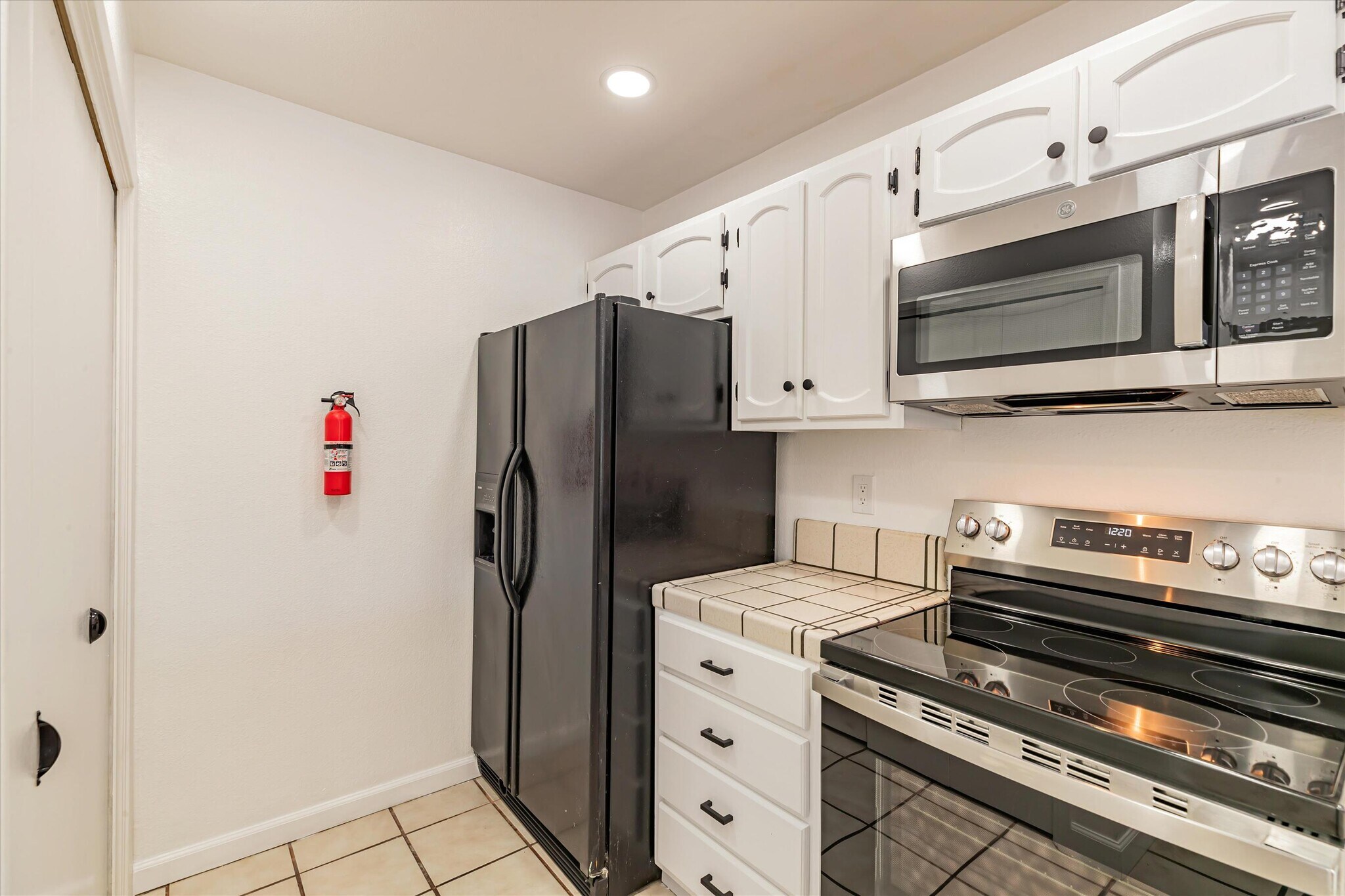 Building Photo - 25700 University Ct