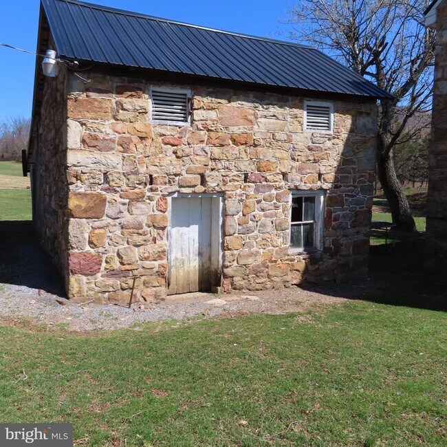Building Photo - 11677 Lincoln Way W