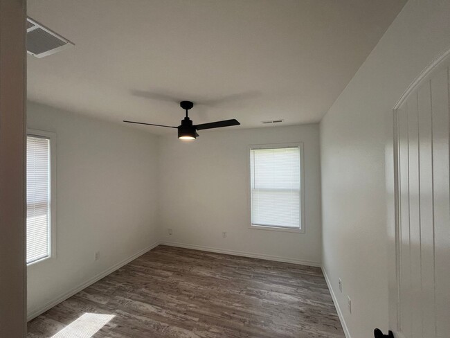 Building Photo - Brand New Home for Rent in Spingfield!