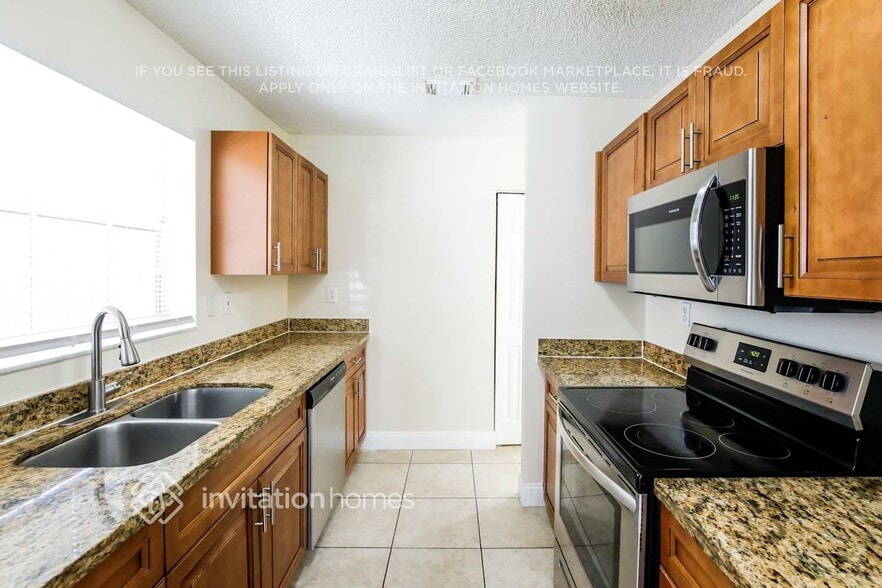 Building Photo - 13950 SW 160th Terrace