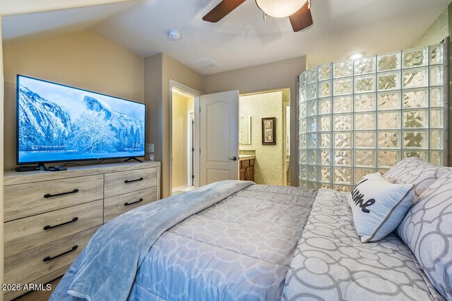 Building Photo - 1664 E Bridgeport Pkwy