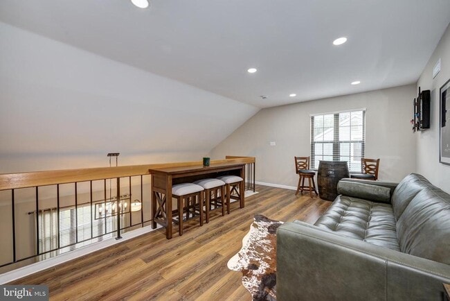 Building Photo - 256 Everly Ct