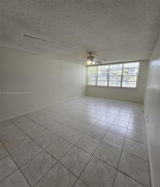 Building Photo - 2771 Taft St