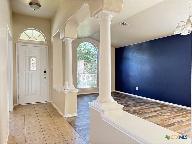 Building Photo - 200 Memory Ln