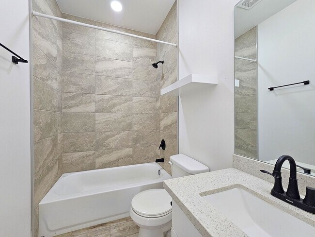 Building Photo - 1809 Atrium Pl Dr