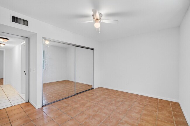 Building Photo - 179 Waterside Dr