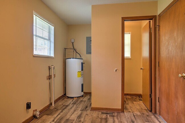 Building Photo - 307 Cypress St