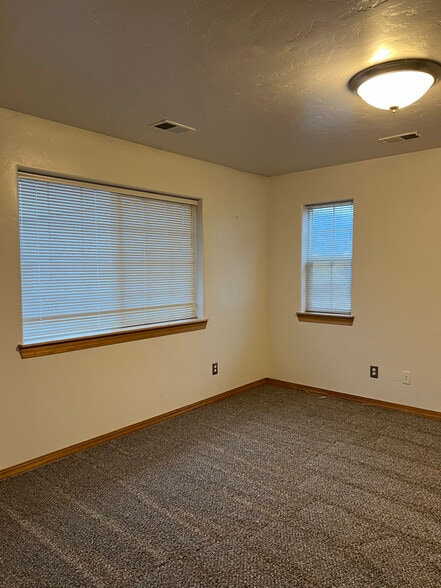 Building Photo - 830 8th St W