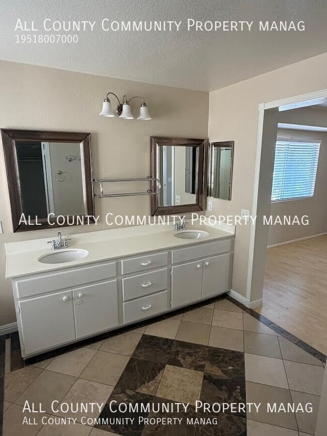 Building Photo - 42176 Chestnut Dr