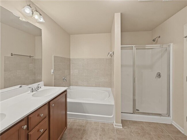 Building Photo - 2401 Attewood Dr