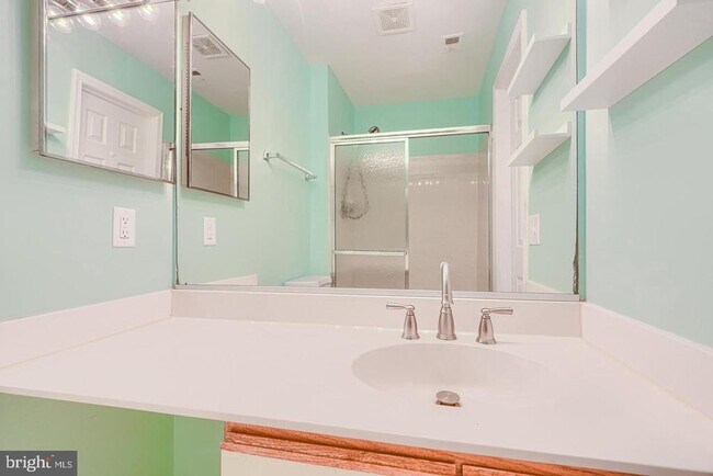 Building Photo - 201 Star Pointe Ct