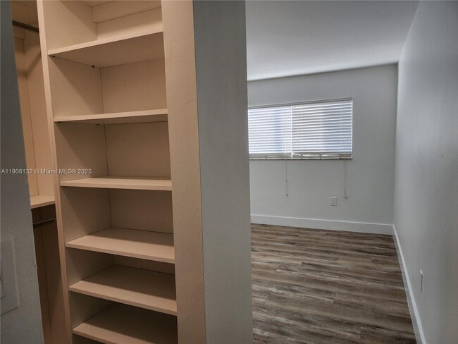 Building Photo - 2750 W 76th St