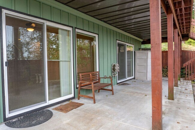 Building Photo - 3345 Bentley Ave