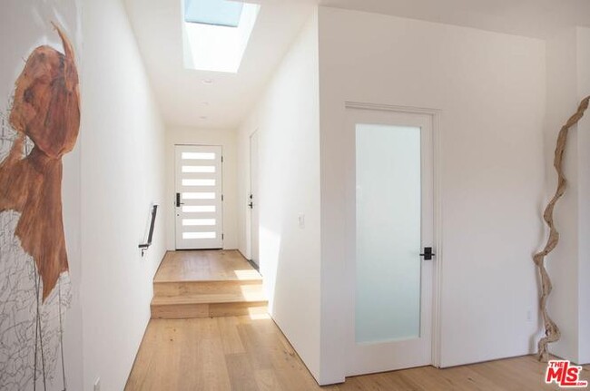 Building Photo - 3756 Brilliant Dr
