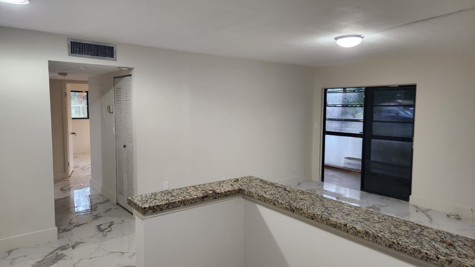 Building Photo - 805 NE 199th St