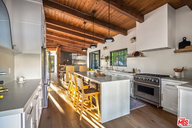 Building Photo - 9265 Thrush Way