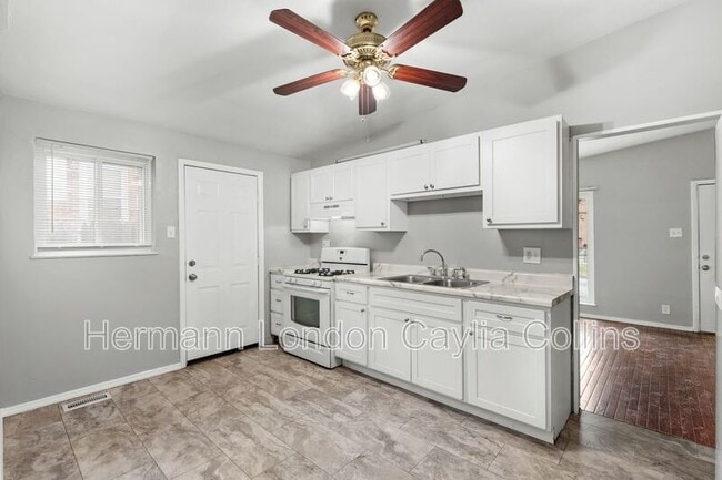 Building Photo - 9456 Calwood Dr