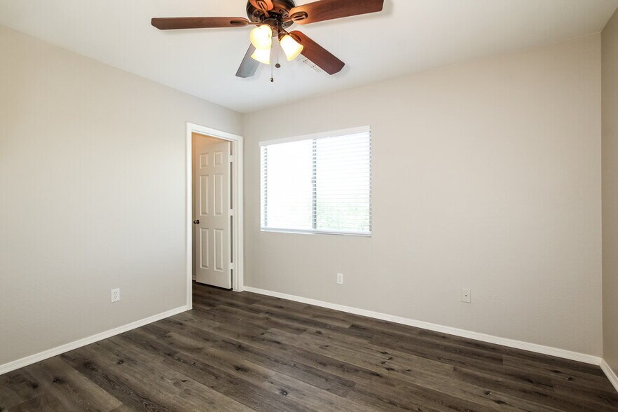Building Photo - 5206 W Glass Ln