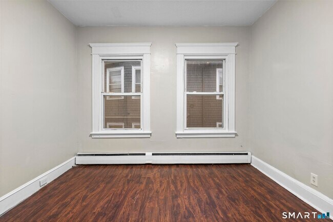 Building Photo - 37 Plaza Ave