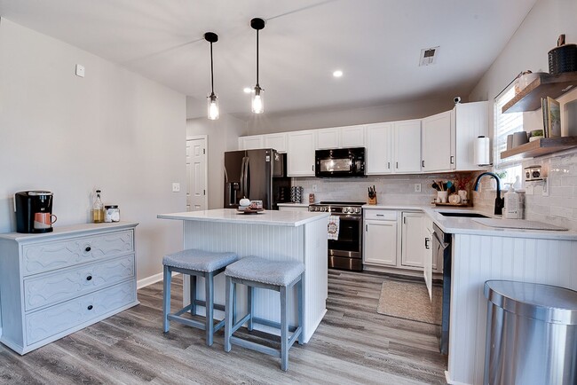 Building Photo - 4 BR/Loft near Simpsonville!  Lawn Maintenance included! Amenities & Close to Shopping & Restaurants