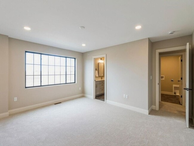 Building Photo - 2017 Lacey Dr