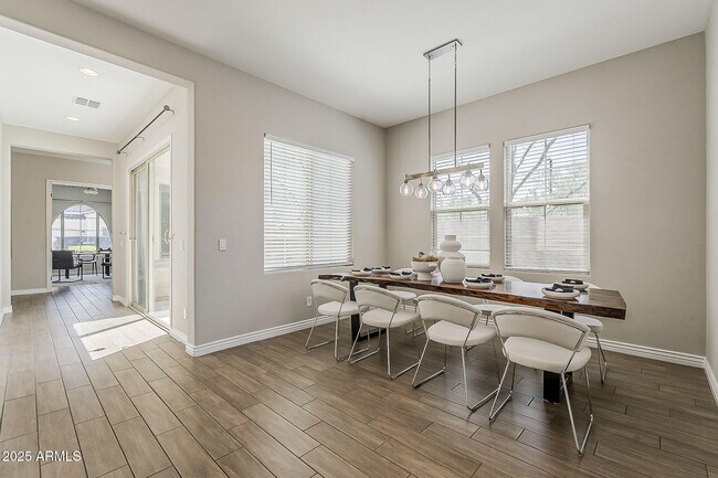 Building Photo - 3310 E Los Gatos Dr
