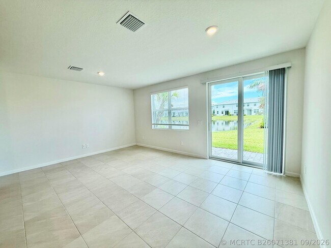 Building Photo - 655 Salisbury Cir
