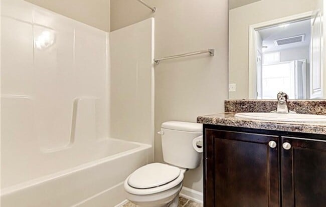 Building Photo - 3 Bedroom 2.5 Townhome available now
