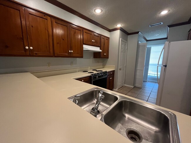 Building Photo - 2803 Fawnwood Cir