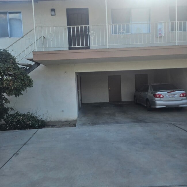 Building Photo - 5916 Stockdale Hwy