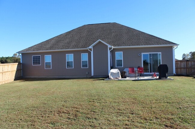 Building Photo - 205 Joyland Dr