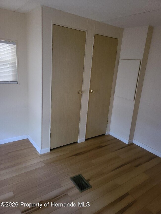 Building Photo - 15466 Brookridge Blvd