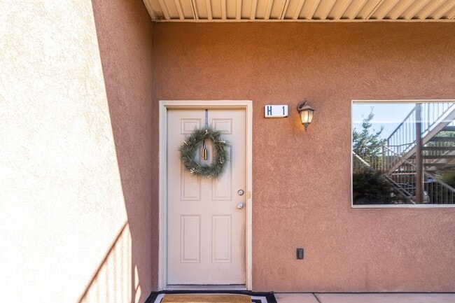 Building Photo - Washington 3 Bedroom Townhome