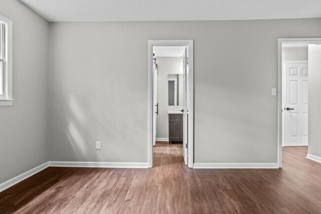 Building Photo - Charming Weatherly Woods Home with In-Law ...