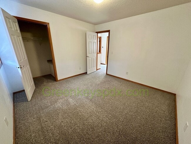 Building Photo - Beautiful 3-Bedroom House with 2.5 Bathroo...