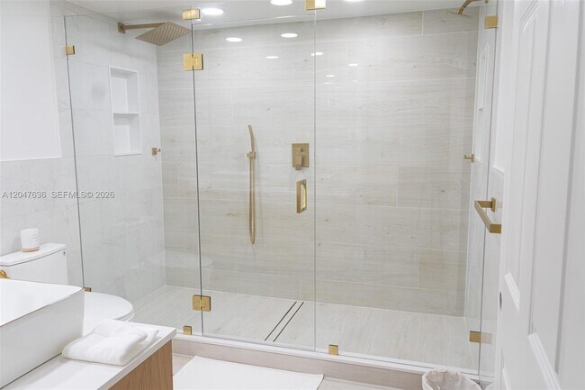 Building Photo - 3051 N Course Dr