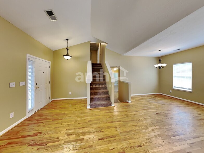 Building Photo - 2766 Lake Park Rdg E
