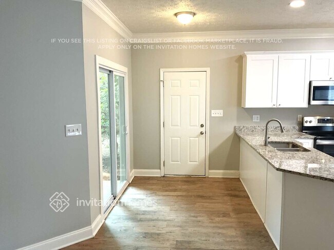 Building Photo - 2015 Towne Park Dr