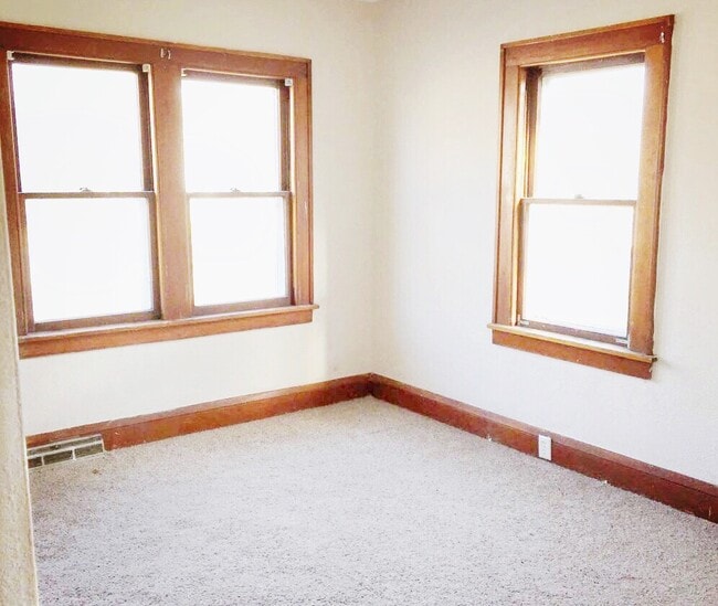 Building Photo - 496 Maryland Ave W