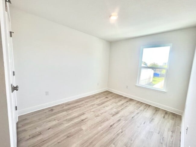 Building Photo - 22 Redbird Lp