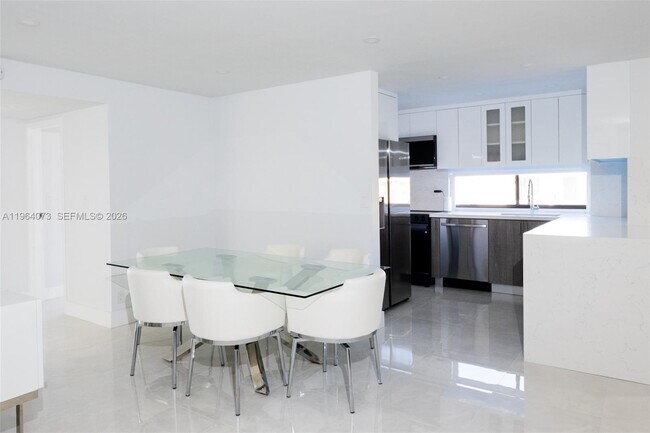 Building Photo - 17021 N Bay Rd