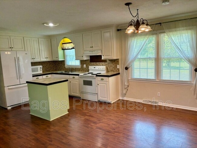 Building Photo - 383 N Washington St