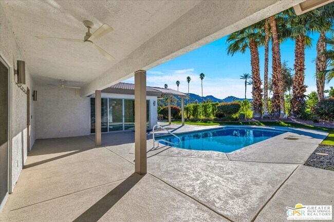 Building Photo - 605 E Sierra Way