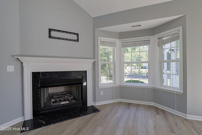 Building Photo - 8829 Lansdowne Dr NW